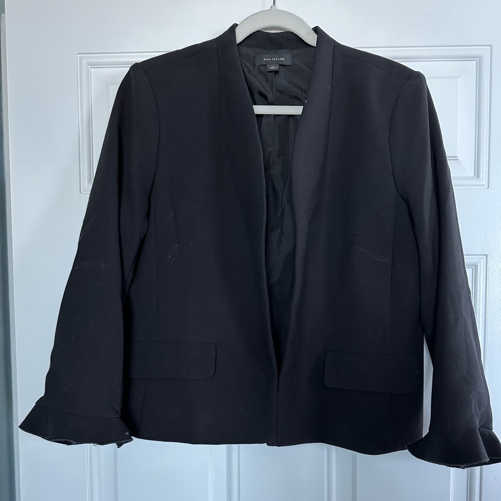 Ann Taylor 3/4 frill sleeve blazer